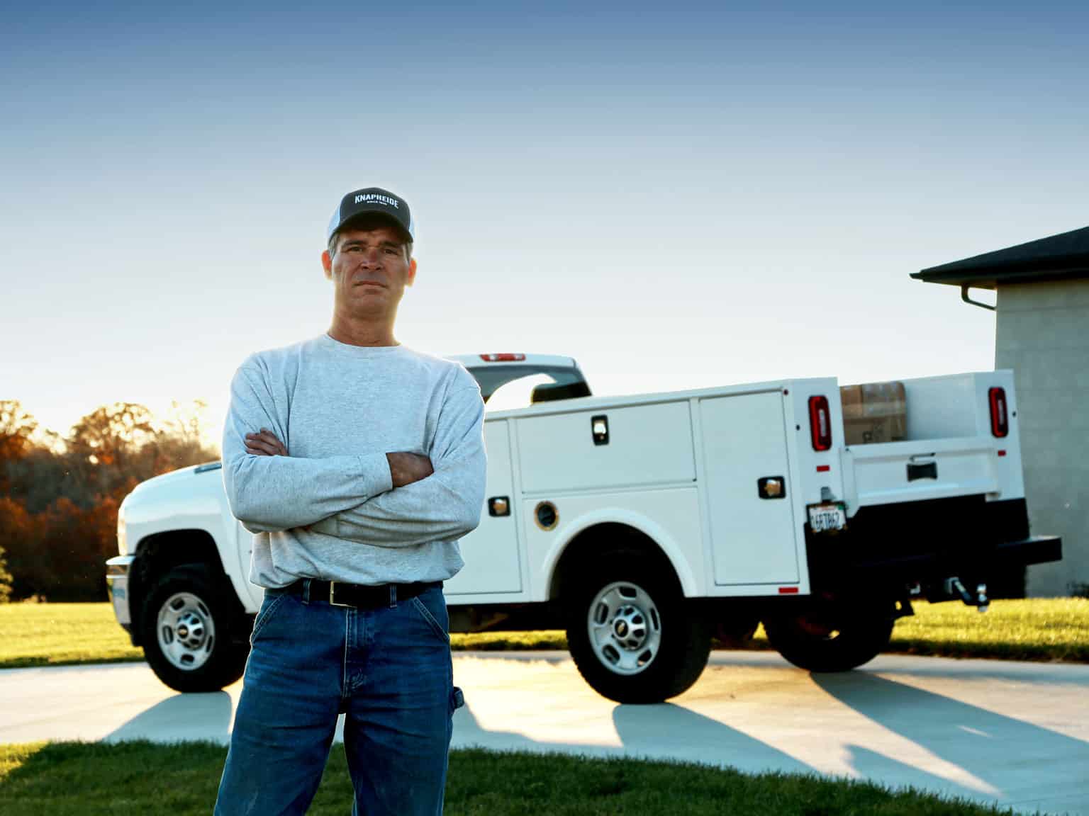 worker standing nearby knapheide aluminum service truck