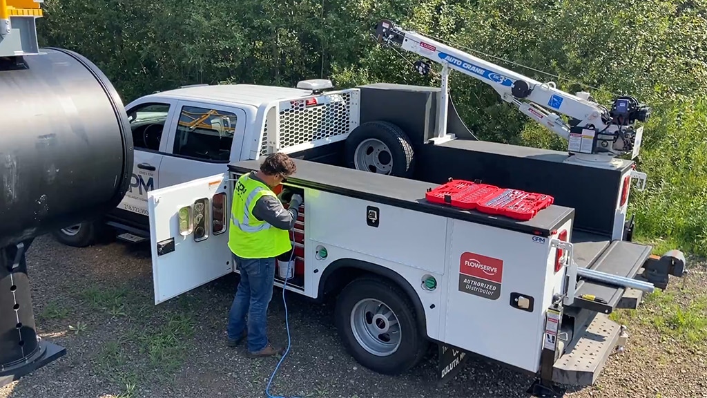 gpm service truck with crane